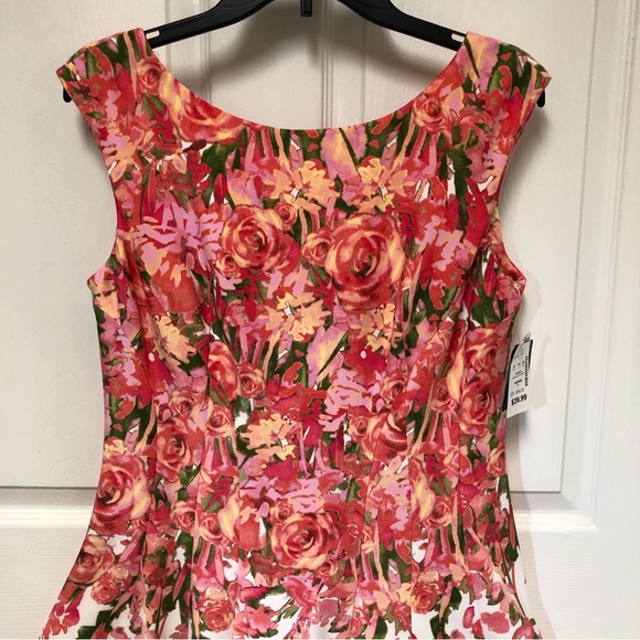 Gabby Skye Sleeveless Floral Fit & Flare Dress - Picture 2 of 16